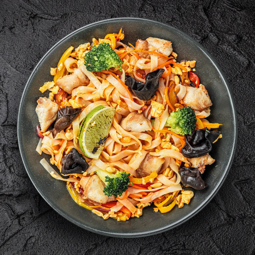 Pad Thai noodles with chicken