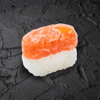 Суші з тартаром лосося та соусом світ чилі манго
